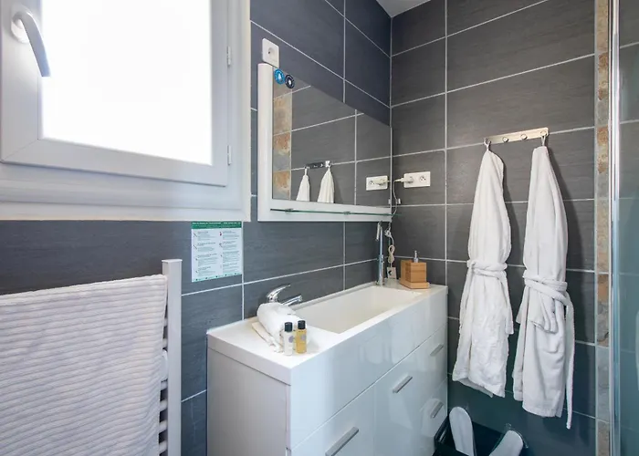 La Costiere - Independants - Espace Piscine Jacuzzi * 吕内尔