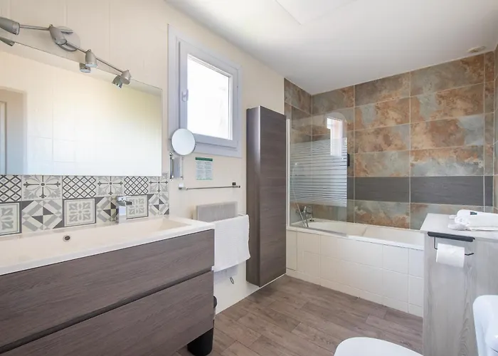 La Costiere - Independants - Espace Piscine Jacuzzi Apartman *